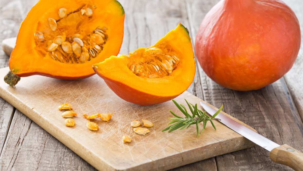 Тыква на столе в разрезе