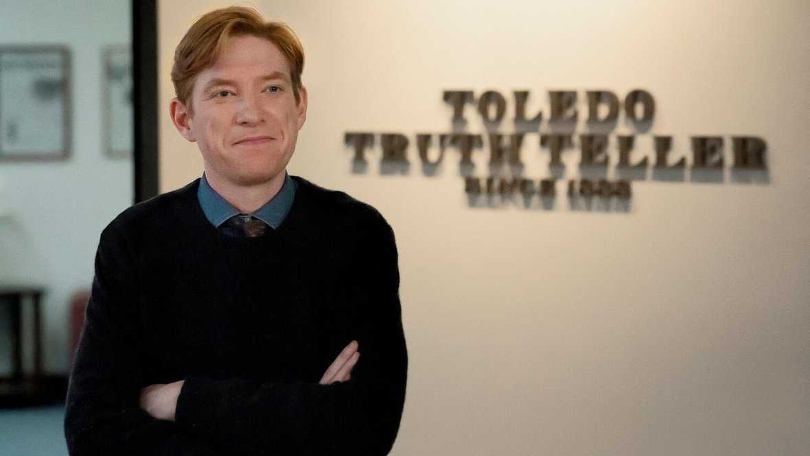 Кадр из сериала «Газета», реж. Кен Куопис, Дженнифер Челотта, Тазба Чавез и др., Peacock