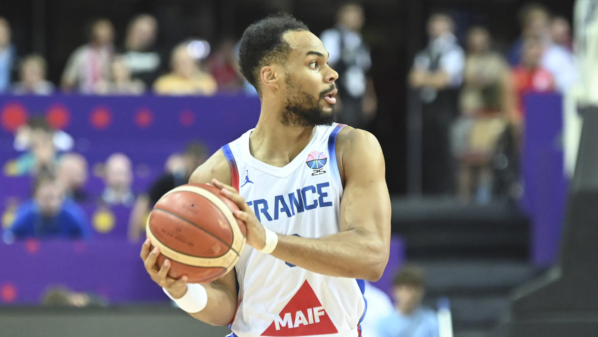 Элли Окобо.