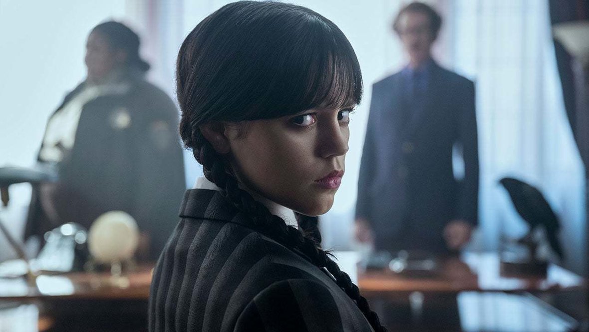 Кадр из сериала «Уэнcдей», реж. Тим Бертон, Пако Кабесас, Джеймс Маршалл и др., Netflix