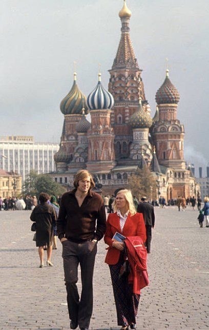 Кен и Линда Драйден на Красной площади во время Суперсерии-72.