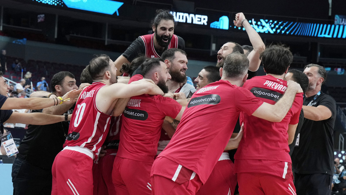 Сборная Грузии победила Францию и вышла в четвертьфинал Евробаскета.