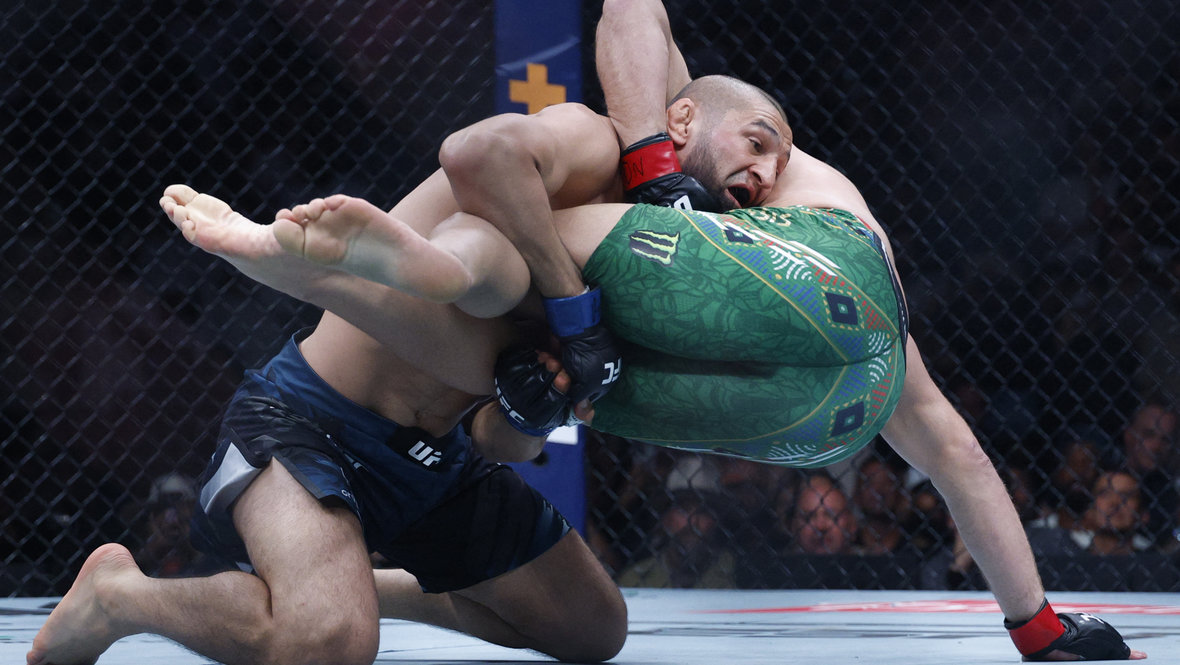 Хамзат Чимаев и Дрикус Дю Плесси.