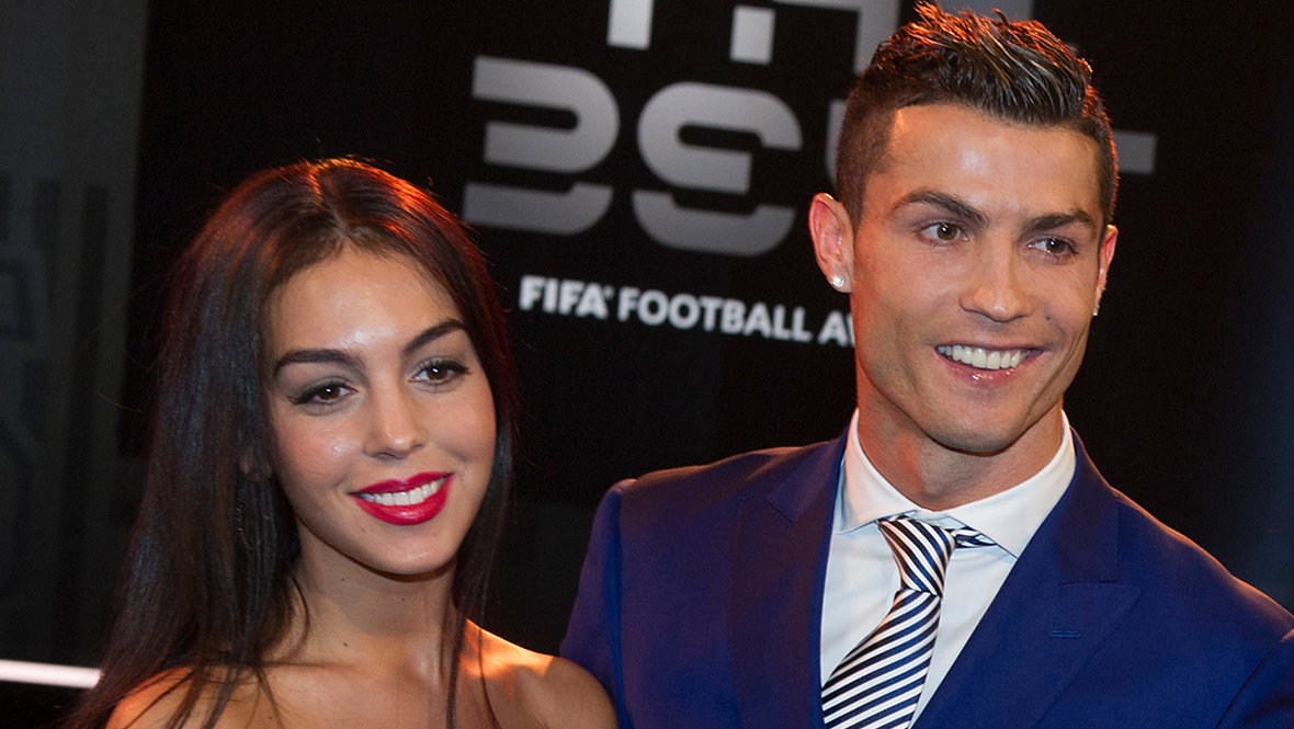 Джорджина Родригес и Криштиану Роналду в 2017 году.