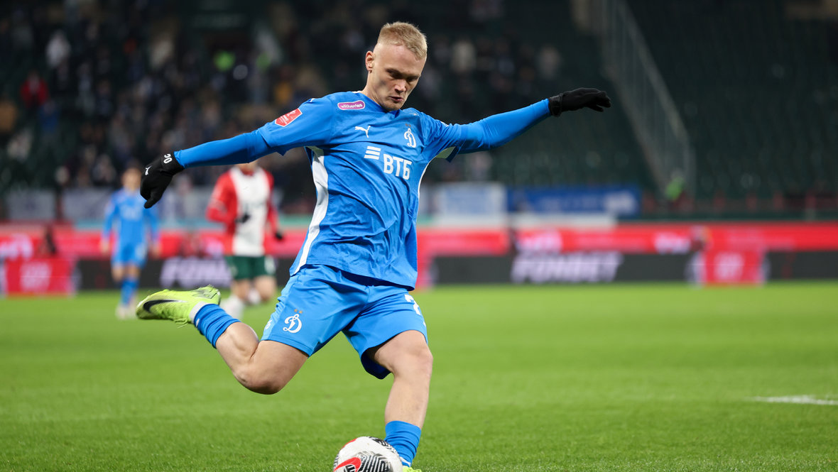 Нападающий «Динамо» Константин Тюкавин.