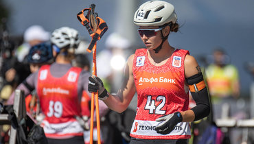 «Сразу пошла кровь». Биатлонистка-модель пожаловалась на удар палкой по лицу на чемпионате России