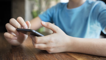 Невролог объяснила, как нейросети влияют на память школьников