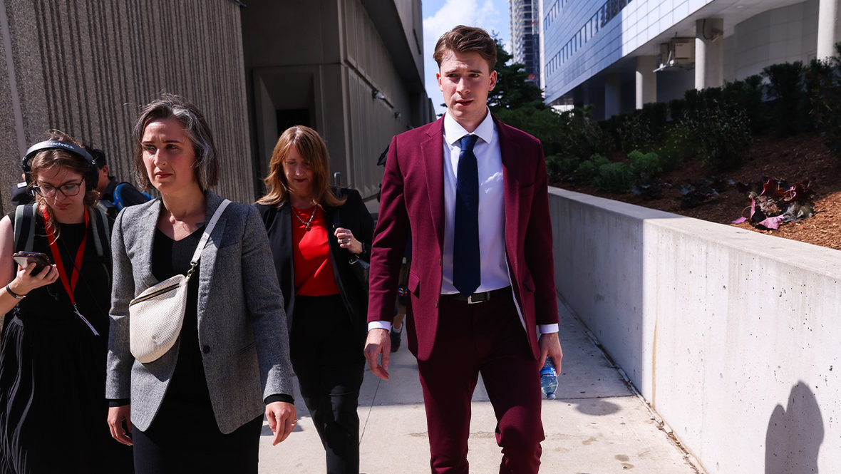 Картер Харт.