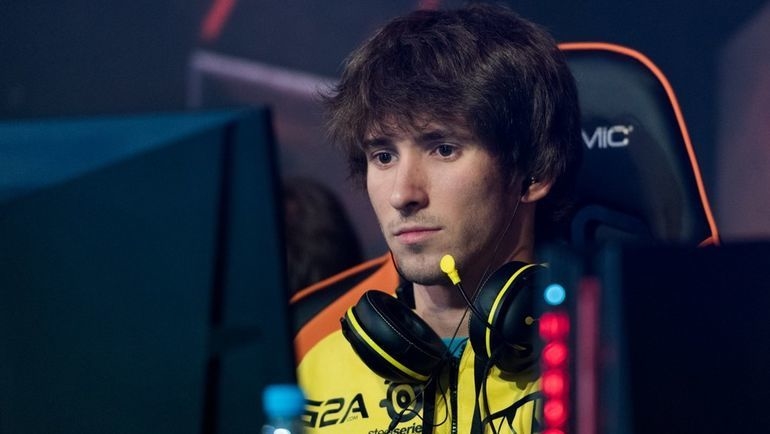 Данил Dendi Ишутин.