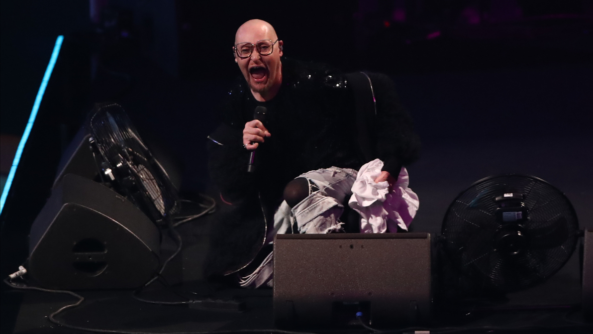 Певец Шура.