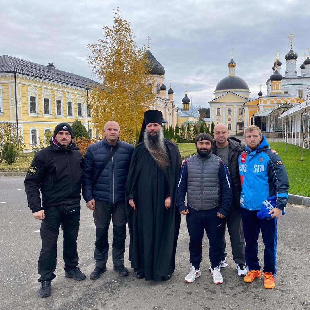 Федор Емельяненко с командой Fedor Team в Вознесенской Давидовой пустыни.