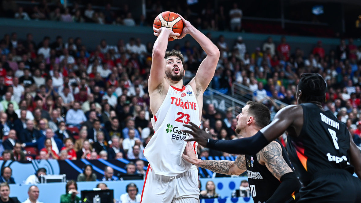 Альперен Шенгюн.