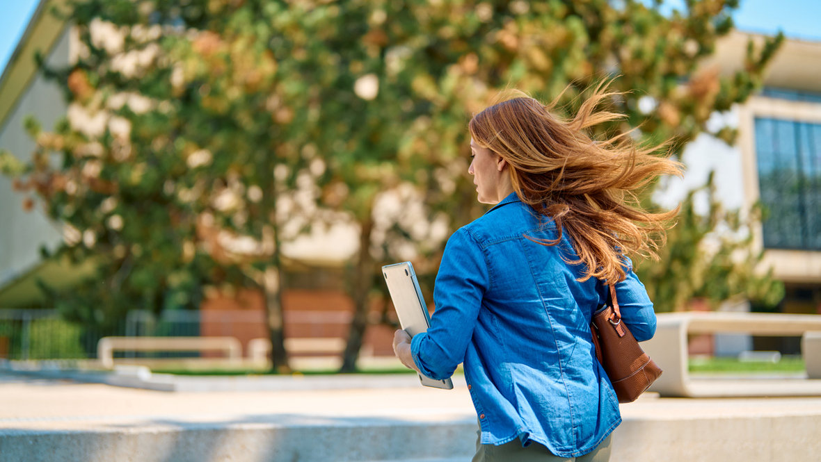 Девушка опаздывает