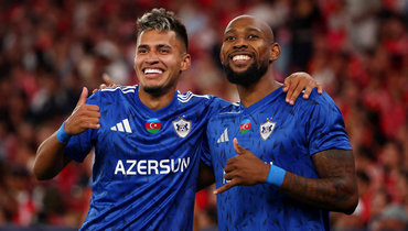 Камило Дуран и Кевин Медина после гола.