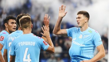 Александр Соболев празднует гол в ворота «Ахмата».