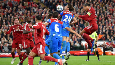 Вирджил ван Дейк забивает победный гол в ворота «Атлетико».