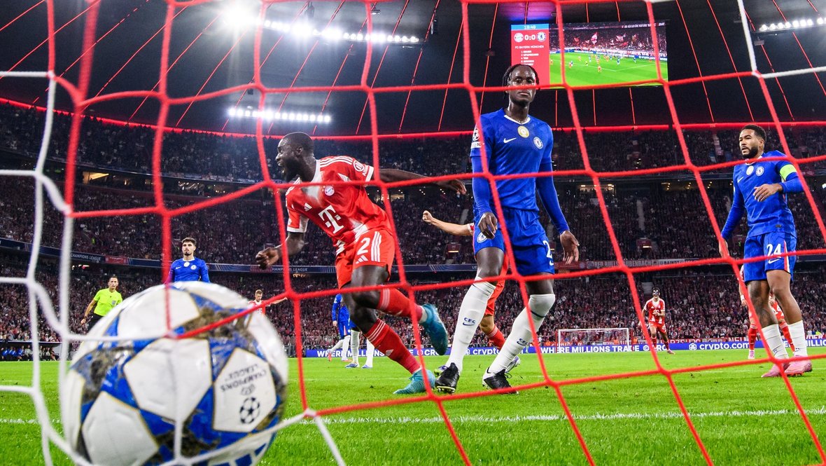 Защитник «Челси» Тревор Чалоба забил в свои ворота в матче с «Баварией».