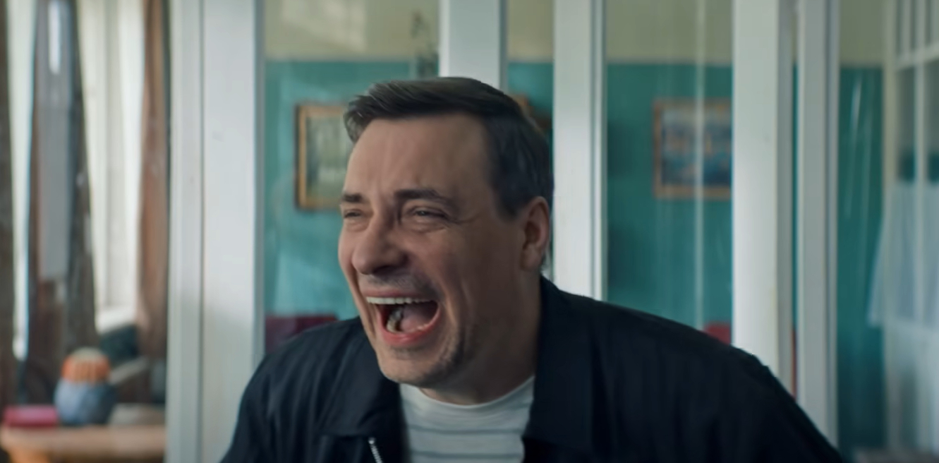 Кадр из фильма «Человек, который смеется», реж. Владимир Котт, «НМГ Кинопрокат»