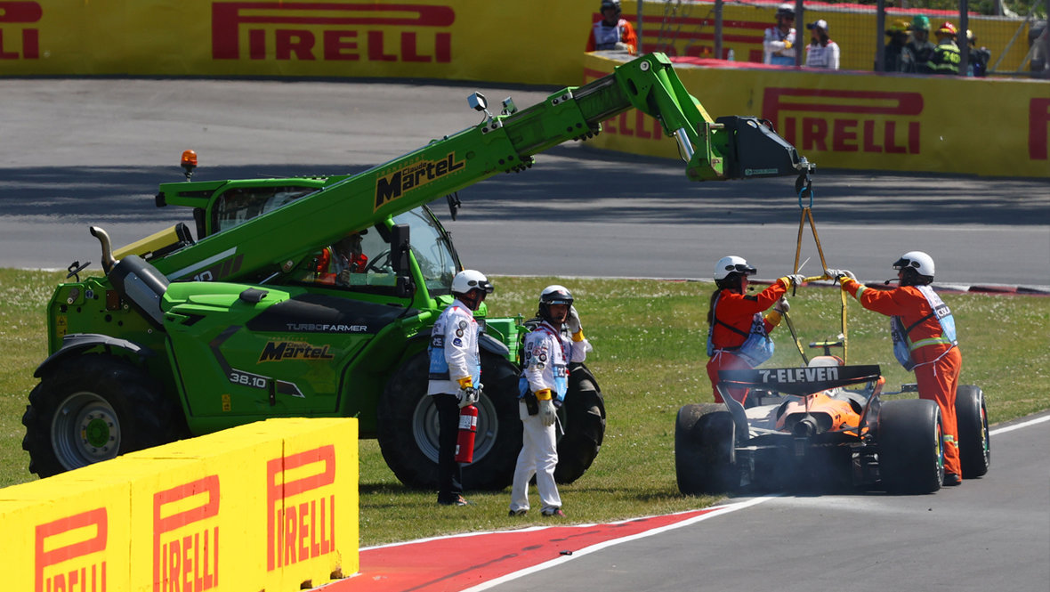 Эвакуация поврежденного автомобиля.