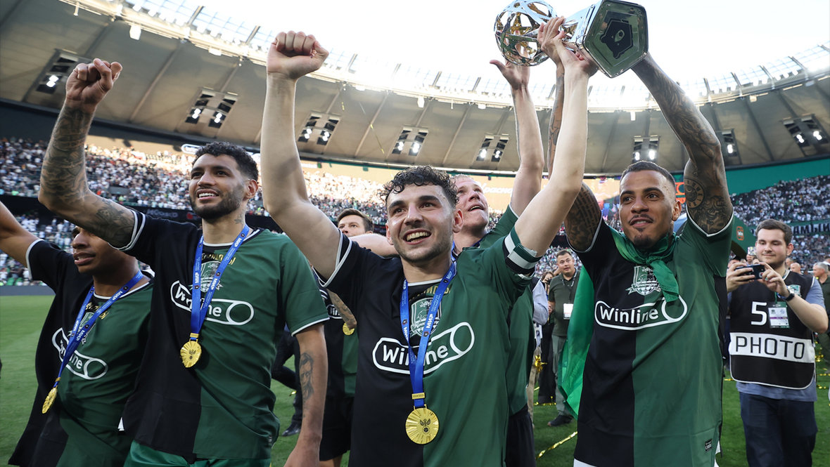 Футболист «Краснодара» Эдуард Сперцян с партнерами по команде.