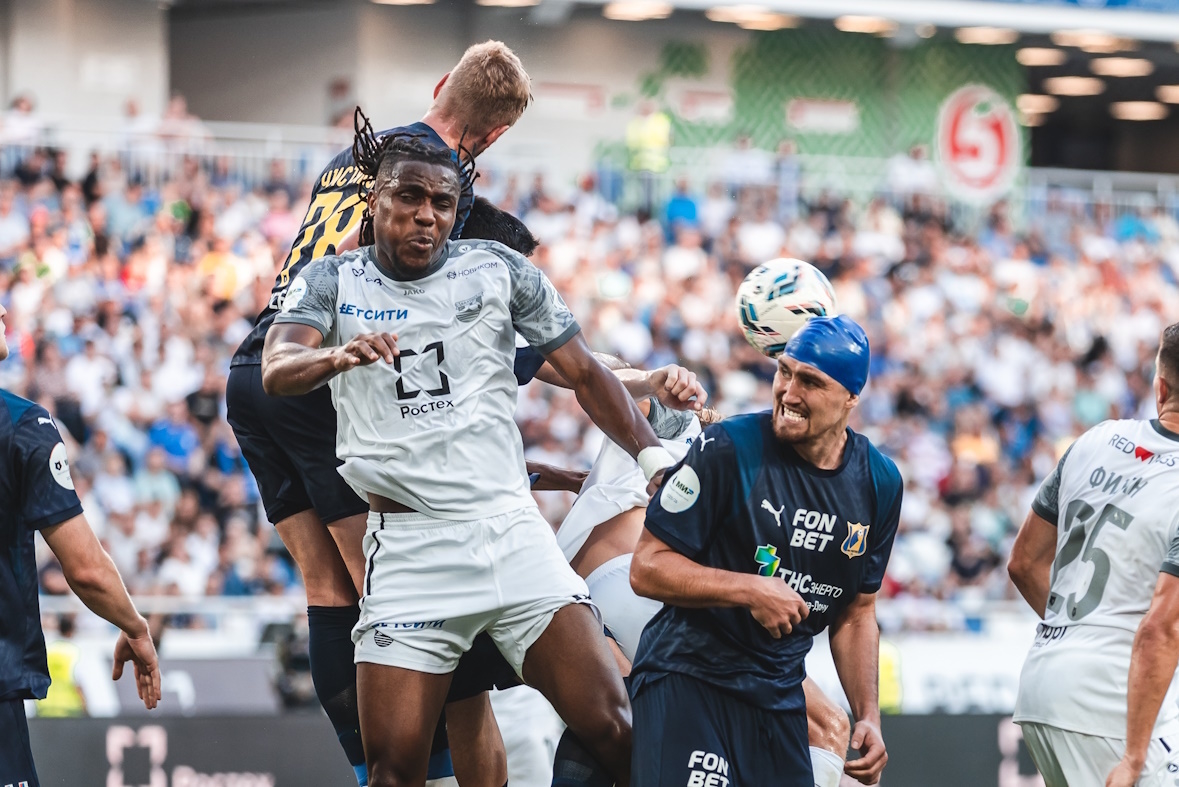 «Балтика» сыграла вничью с «Ростовом» (0:0).