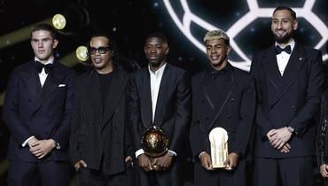 Виктор Дьекереш, Роналдиньо, Усман Дембеле, Ламин Ямаль и Джанлуиджи Доннарумма на церемонии вручения «Золотого мяча».