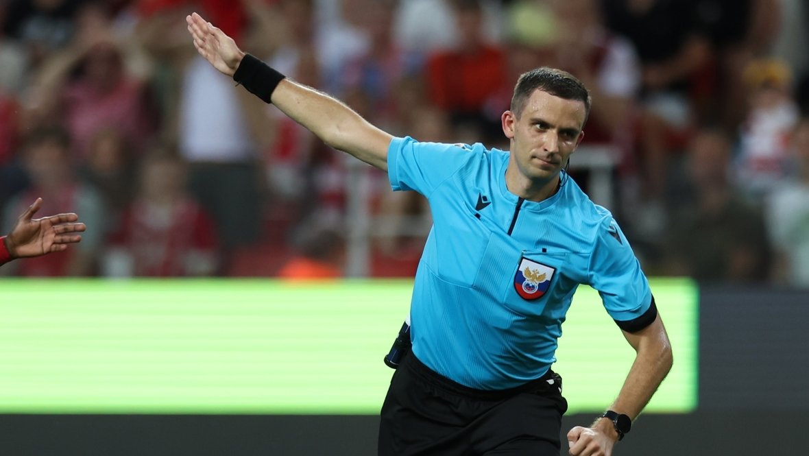 Судья Сергей Цыганок.