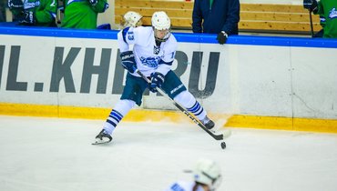 Необычная пауза в ЖХЛ: у хоккеистки «Динамо-Невы» во время матча выпала электронная сигарета