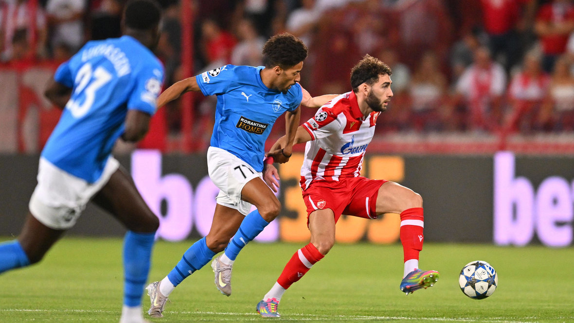 Защитник «Црвены Звезды» Наир Тикнизян в матче против «Пафоса».