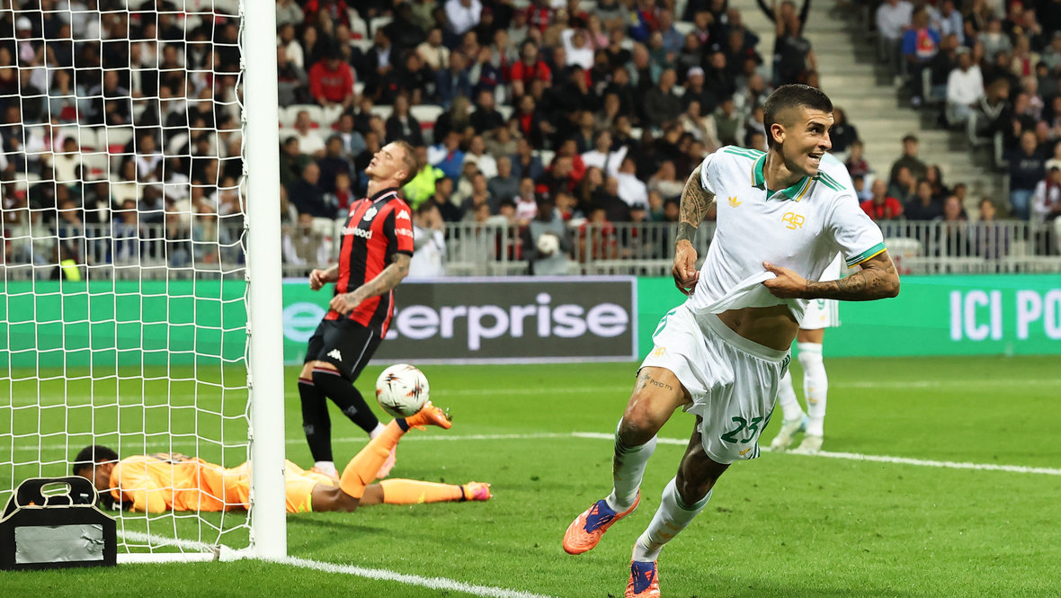 Защитник «Ромы» Джанлука Манчини празднует гол в ворота «Ниццы».