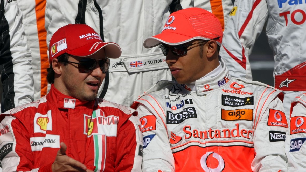 Фелипе Масса и Льюис Хэмилтон в 2009 году.