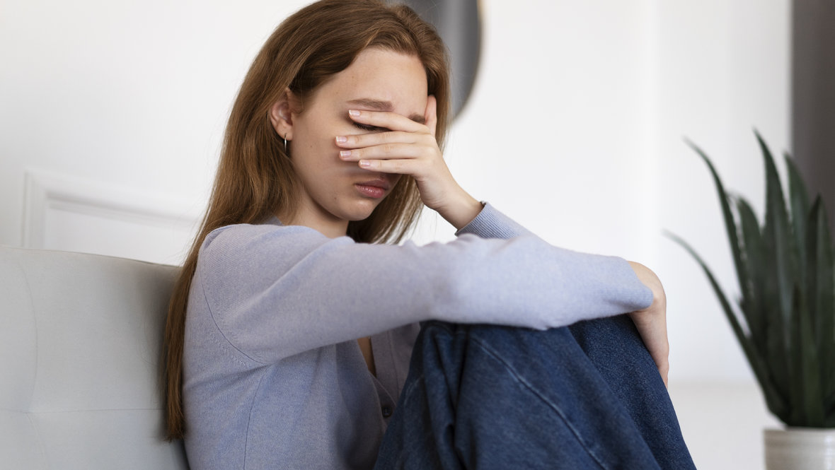 Девушка в тревоге