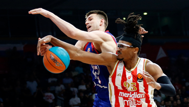 Самсон Руженцев (слева) в матче с «Црвеной Звездой».