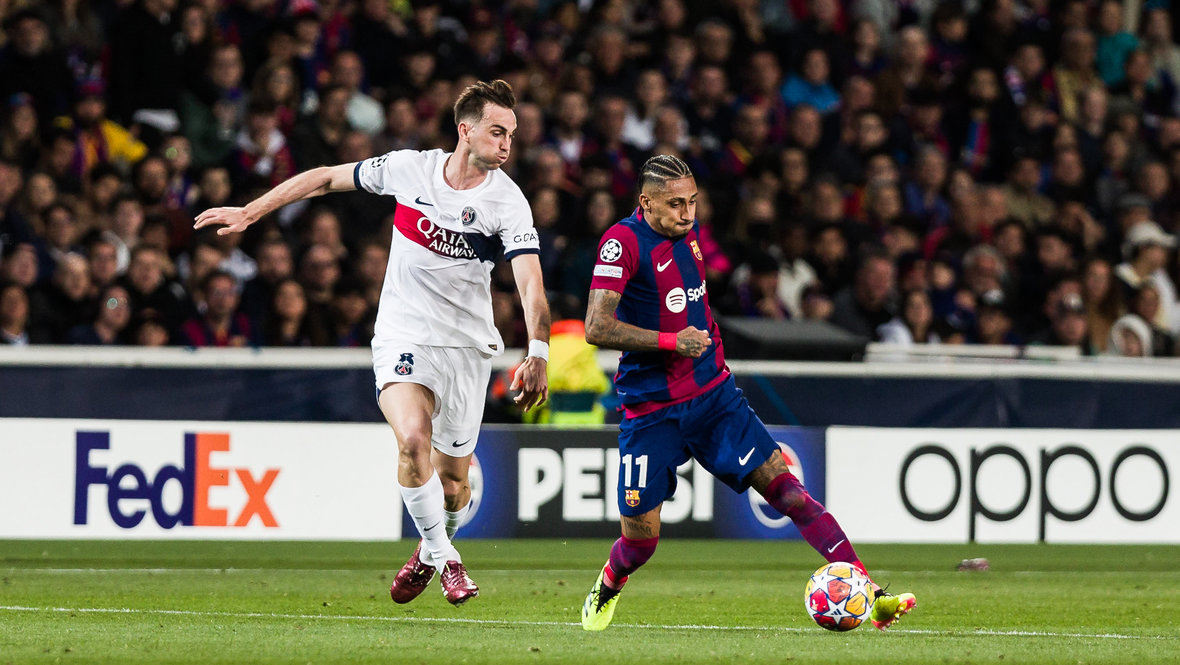 Полузащитник «ПСЖ» Фабиан Руис и нападающий «Барселоны» Рафинья.