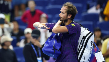 «Почему каждый судья в мире пытается меня запугать?» Медведев снова поскандалил и вылетел с турнира в Пекине