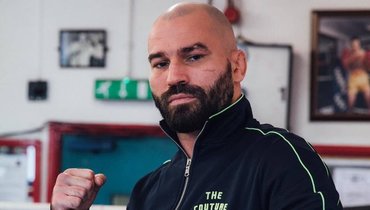 «Кровища пошла везде. Зубайра, извини...» Лобов столкнулся головами со спарринг-партнером и снялся с боя против Тухугова