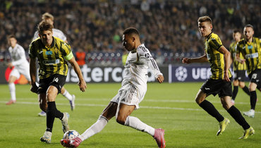 Нападающий «Реала» Килиан Мбаппе (в центре) в матче против «Кайрата».