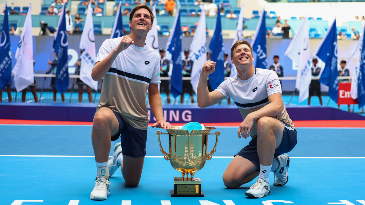 Харри Хелиоваара и Генри Паттен.