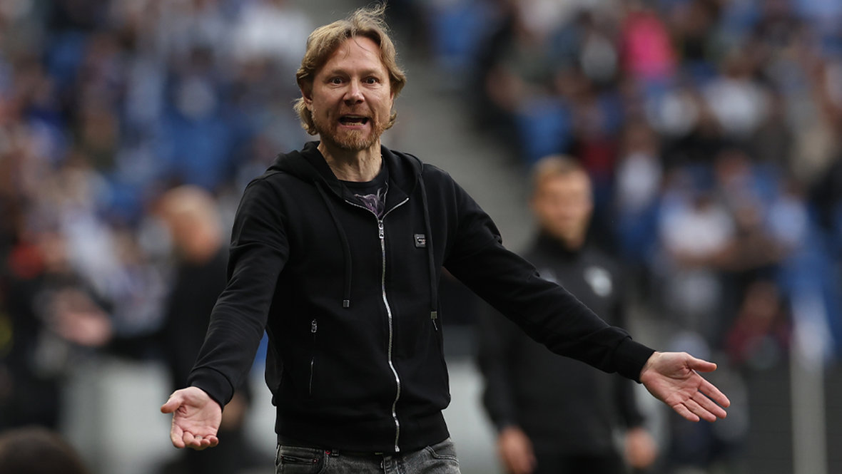 Валерий Карпин.