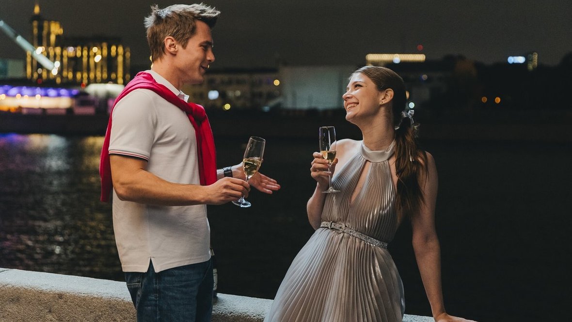 Кадр из сериала «Москва слезам не верит. Все только начинается», реж. Жора Крыжовников/Ольга Долматовская, НМГ Кинопрокат