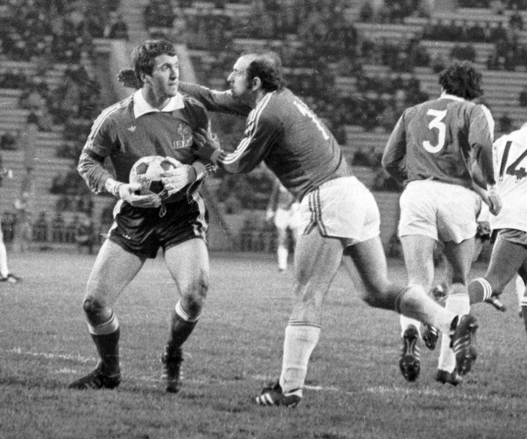 Реваз Челебадзе (в центре).