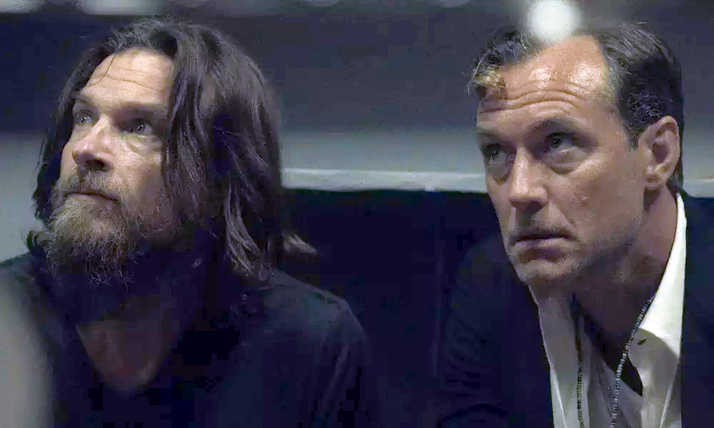 Кадр из сериала «Черный кролик», создатель Зак Бэйлин, Кейт Зусман, Netflix