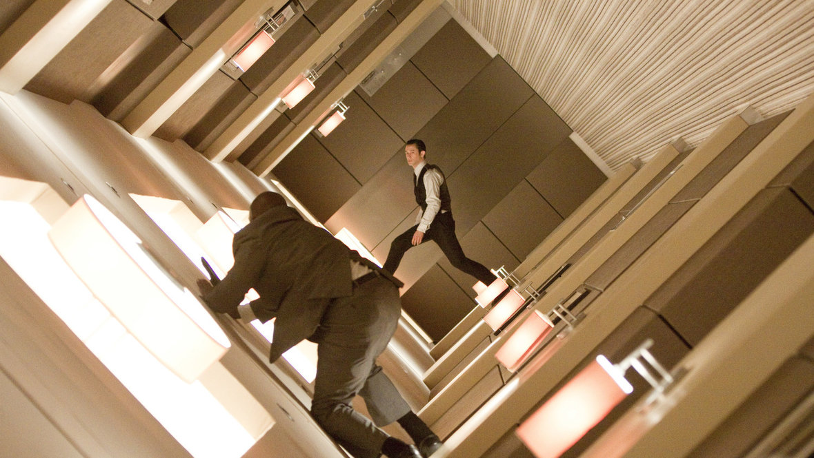 Кадр из фильма «Начало», реж. К. Нолан, Warner Bros.