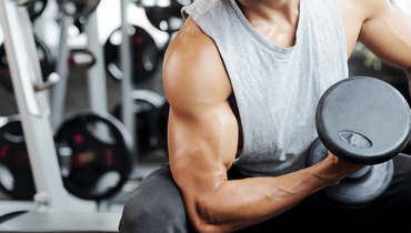 Мужчина в зале