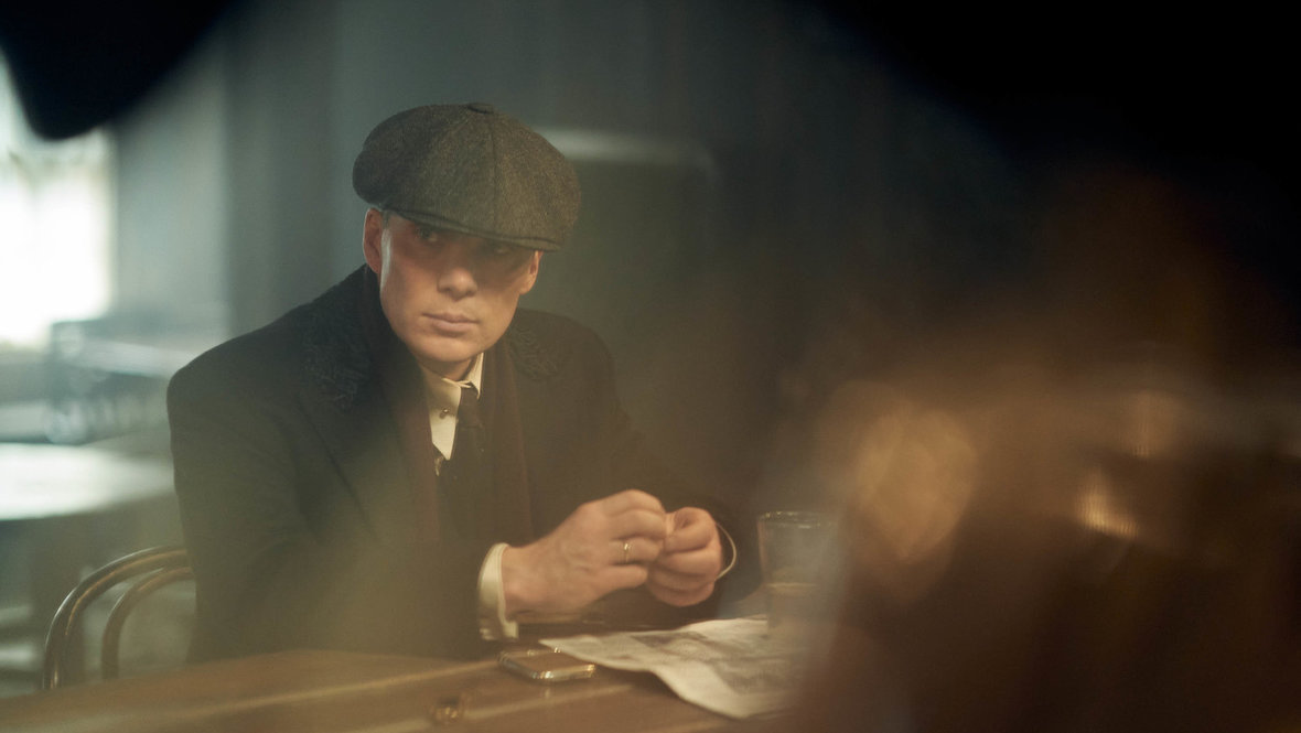 Кадр из сериала «Острые козырьки», реж. Энтони Бирн, Колм Маккарти, Тим Милантс и др., Netflix