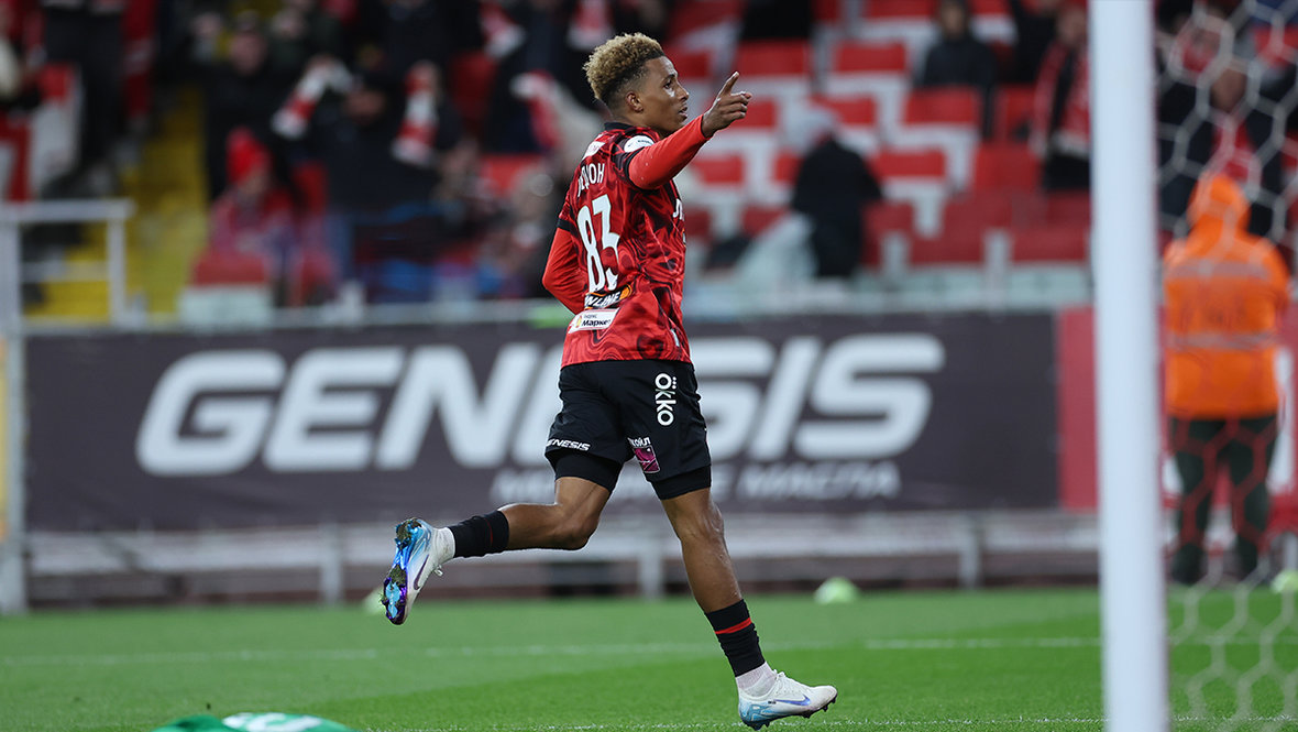 Жедсон Фернандеш.