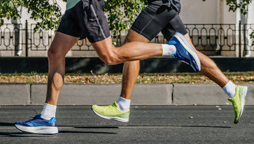 Беговые кроссовки