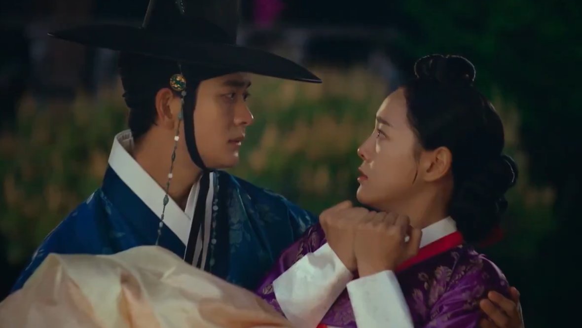 Кадр из сериала «Струящаяся над рекой луна», реж. Ли Дон-хен, MBC