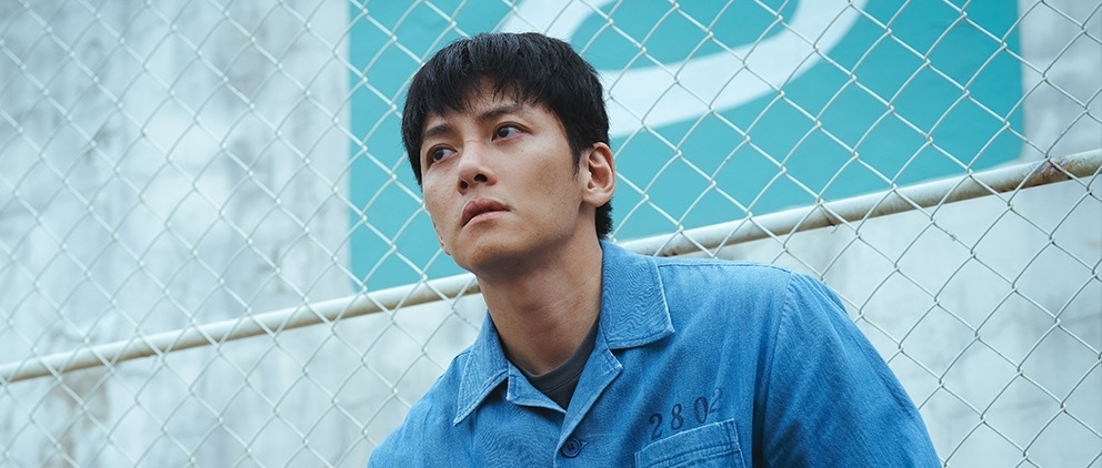 Кадр из сериала «Слепленный город», реж. Пак Щин-у, Ким Чхан-джу, Disney+