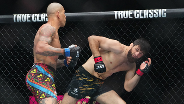 Видео нокаута Анкалаева в бою с Перейрой на UFC 320